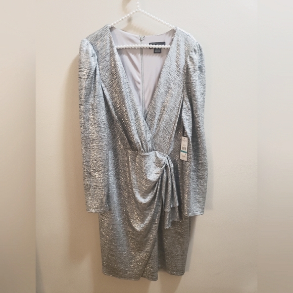 Jessica Howard Dresses & Skirts - Jessica Howard Metallic Dress Size 16 NWT